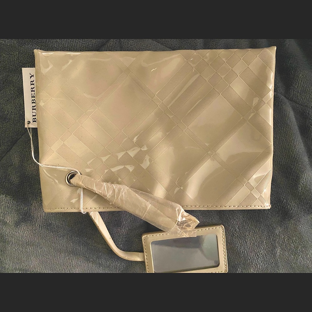 Sold⭐️Burberry Makeup Bag